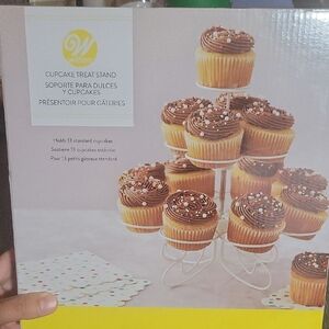 Wilton Yellow and White Cupcake Treat Stand